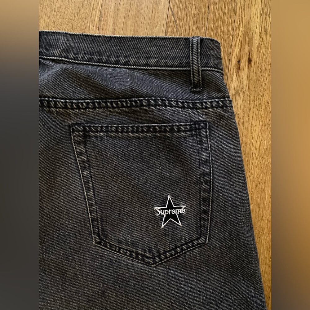 Supreme Jeans - Picture 3 of 4